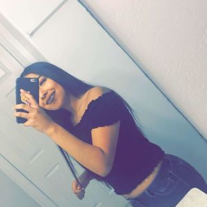 Meet your Posher, Alejandra